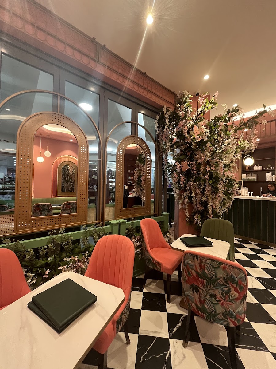 V Lounge